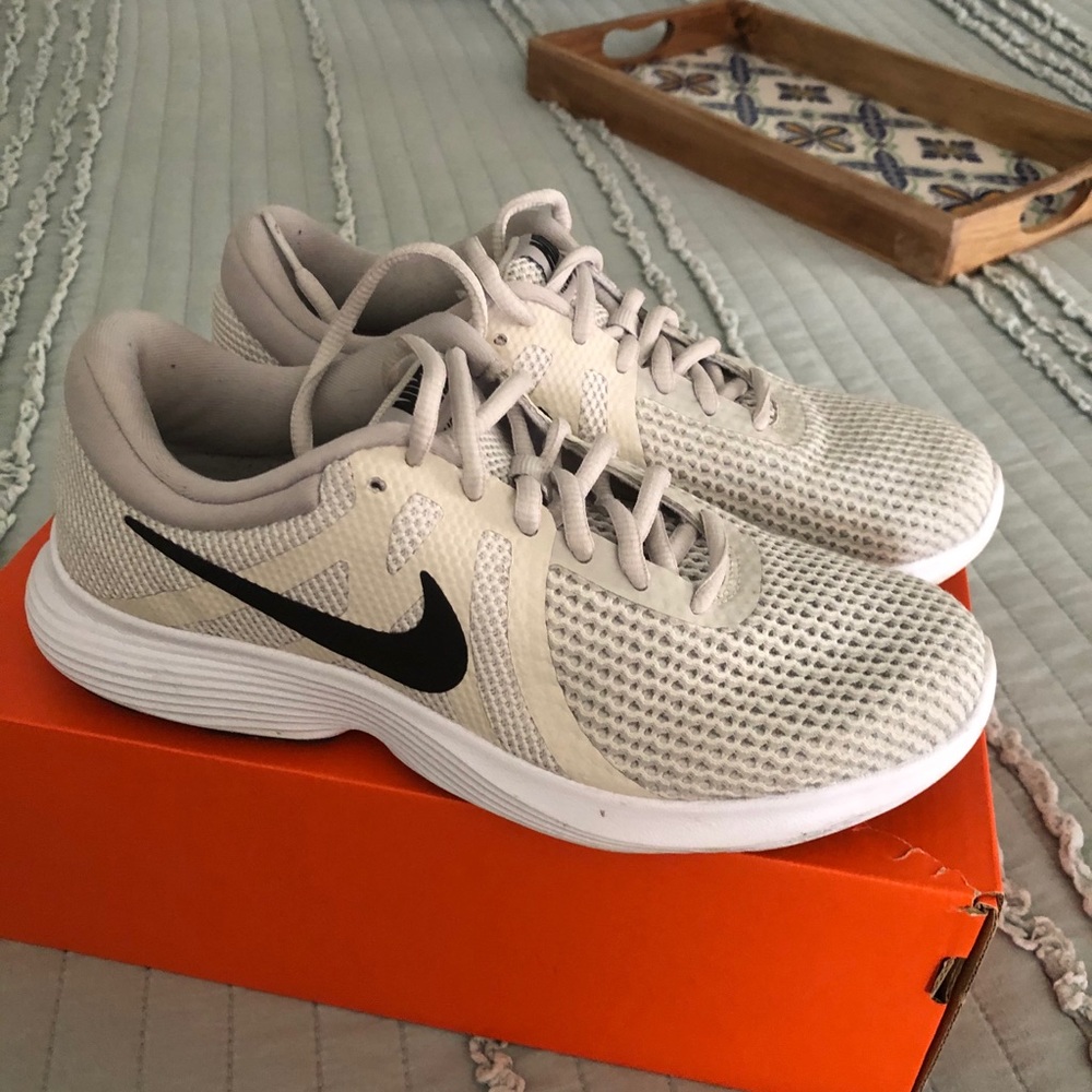 Women’s Nike Tennis Shoes